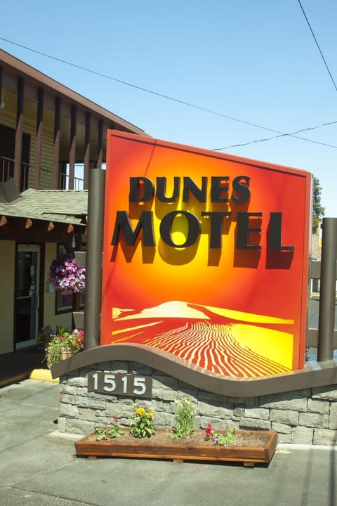 Dunes Motel - Bend Motel in Bend