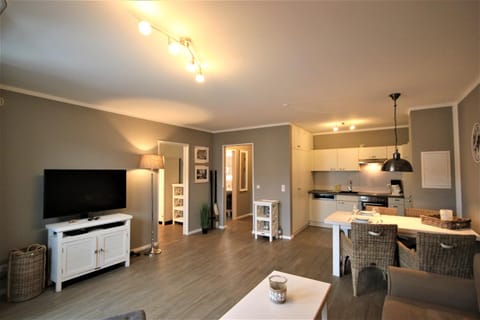 TV and multimedia, Kitchen or kitchenette, Living room, Seating area, Dining area