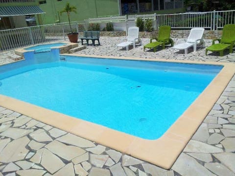 Appartement de 4 chambres avec piscine partagee jardin clos et wifi a Le Gosier a 5 km de la plage Condo in Le Gosier