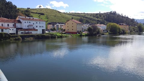 Nearby landmark, Facade/entrance, Neighbourhood, Natural landscape, Landmark view, Mountain view, River view