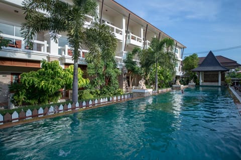 Neptune's Villa Resort in Ban Tai