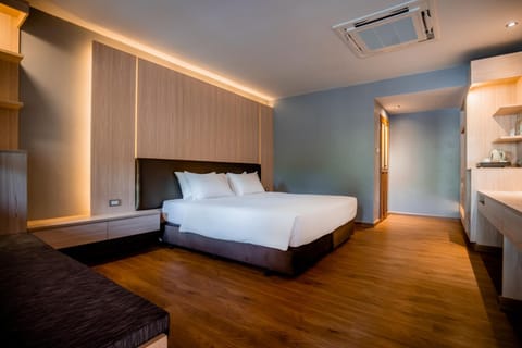 Bed, Photo of the whole room, Bedroom, air conditioner