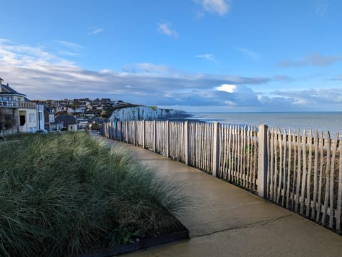 Le clapotis de l'Ô, calme, balcon sur la mer, à 2 h de Paris Casa in Ault