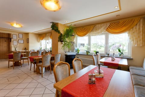 Restaurant/places to eat, Dining area