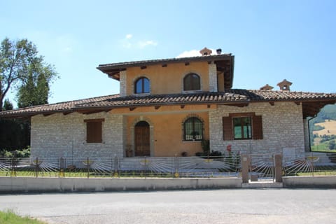 Calbertone Family and Bike Holidays Villa in Marche