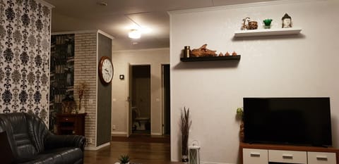 4 Bedrooms near Center - Kranni Apartment in Finland