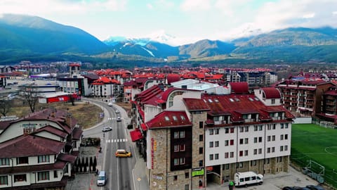 Property building, Nearby landmark, Day, Neighbourhood, Bird's eye view, City view, Mountain view, Street view