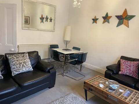Apartment close to Pavilion gardens Apartment in High Peak District