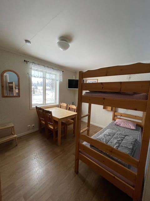 Bed, Dining area, Bedroom, bunk bed