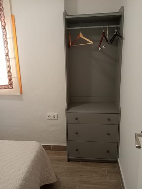 Bedroom, furniture, storage