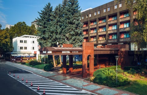 Facade/entrance, Street view