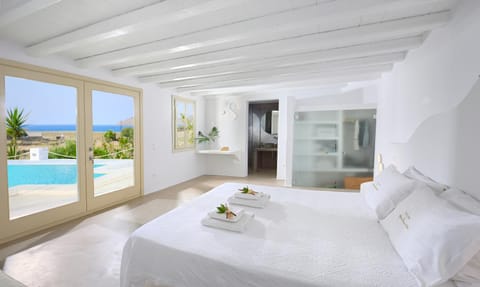 Bed, Photo of the whole room, Bedroom, Pool view, Swimming pool