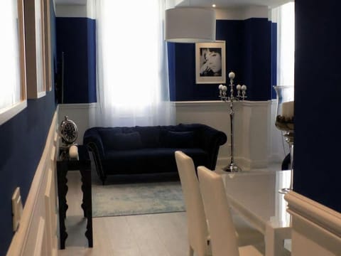 Hs4U The Blue Charm Suite apartment Condominio in Prato