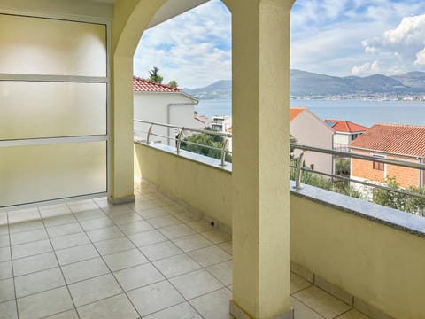 Villa Luna Apartment in Okrug Gornji
