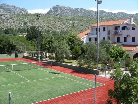 Tennis court