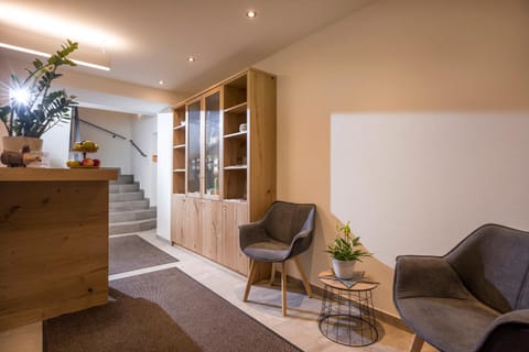 Lobby or reception, Decorative detail