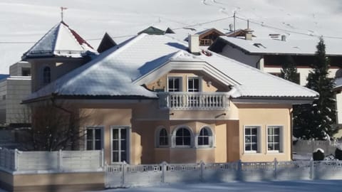 Property building, Facade/entrance, Winter, Autumn