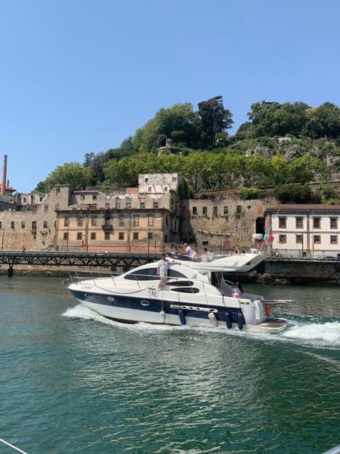 Porto Private Yacht- Accommodation Douro River Docked boat in Porto