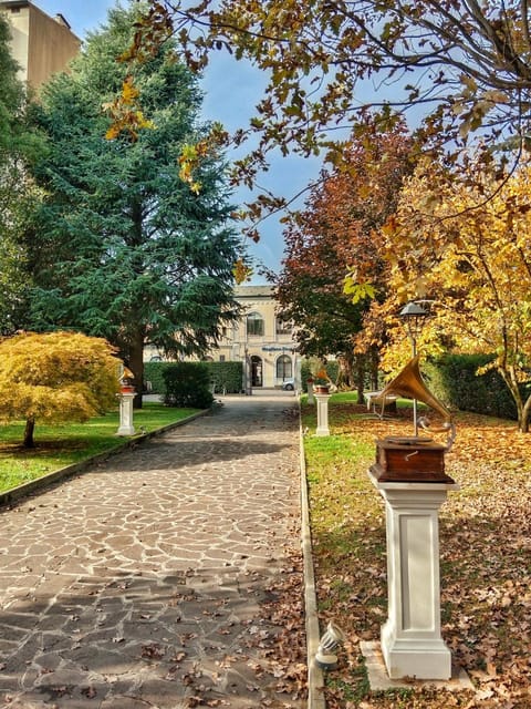 Property building, Day, Natural landscape, Garden, Garden