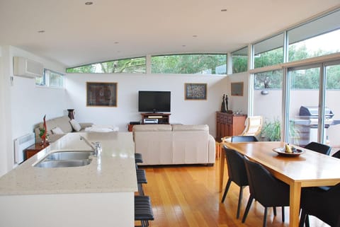 Stylish Holiday Home opposite Surf House in Inverloch