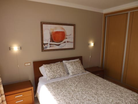 Bed, Photo of the whole room, Bedroom, Sea view, Street view