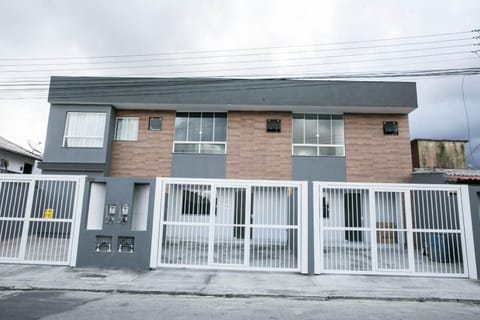 Property building, Facade/entrance, Day