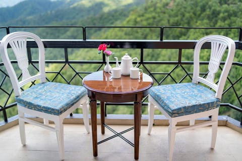 Balcony/Terrace, Mountain view