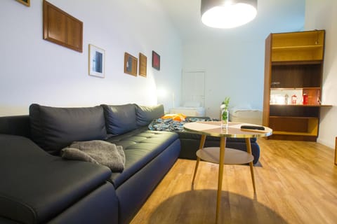 Central , 3 rooms in Frankfurter Tor Apartment in Berlin