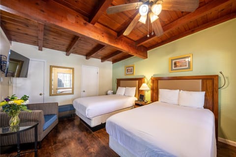 Bed, TV and multimedia, Bedroom, fireplace