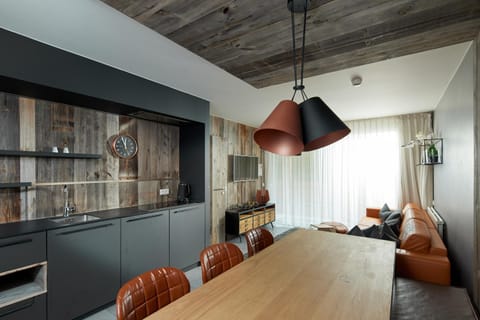 Kitchen or kitchenette, Living room, Seating area, Dining area