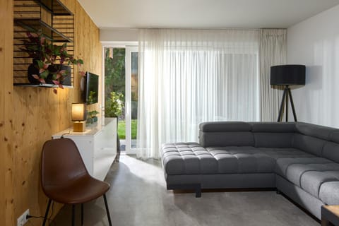 TV and multimedia, Seating area