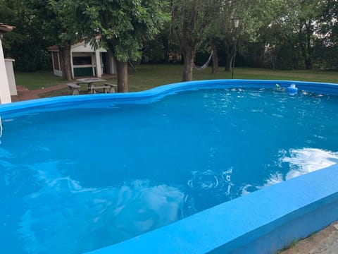 Chalet con piscina Haus in Chivilcoy
