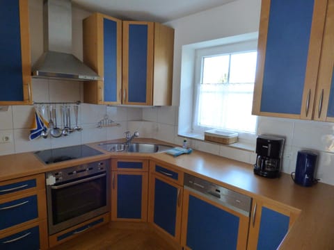 Coffee/tea facilities, Kitchen or kitchenette, Dining area