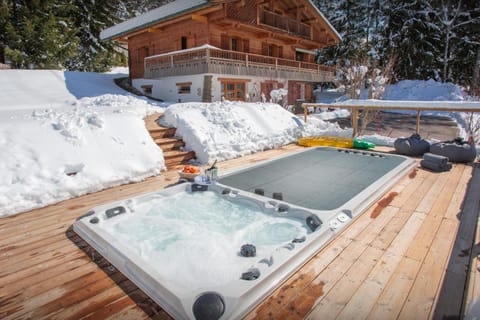 Property building, Day, Natural landscape, Winter, Hot Tub, Balcony/Terrace