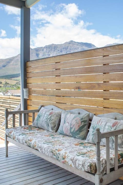 Patio, Balcony/Terrace, Seating area, Mountain view