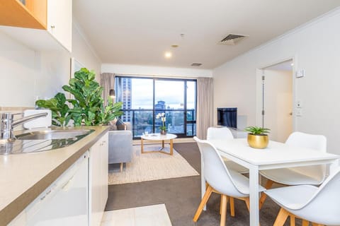 Kitchen or kitchenette, Dining area, City view