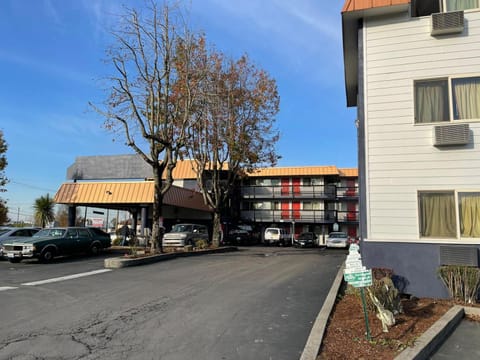 Portland Inn Hotel in Vancouver