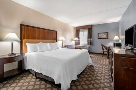 Econo Lodge Inn & Suites Hotel in Lafayette