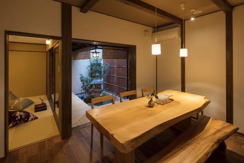 Photo of the whole room, Dining area, Garden view