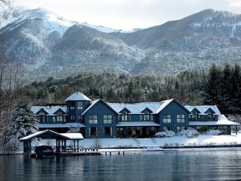 Property building, Facade/entrance, Day, Neighbourhood, Natural landscape, Winter, Skiing, Beach, On site, Garden view, Lake view, Mountain view