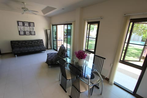 Living room, Dining area