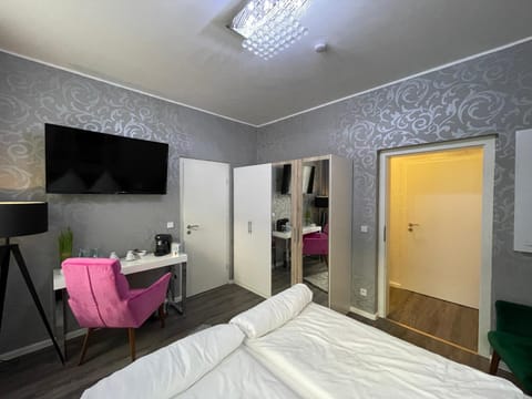 Bed, TV and multimedia, Coffee/tea facilities, Bedroom