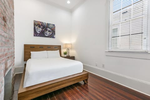 Charming 2BR on Carondelet by Hosteeva Apartment in Warehouse District