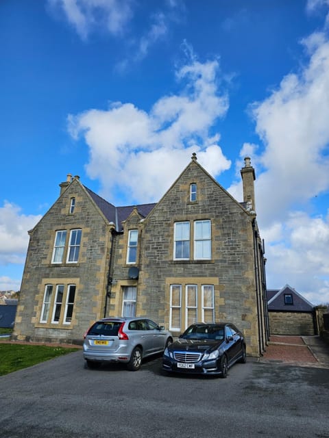 Property building, Day, Sea view, Quiet street view, Parking