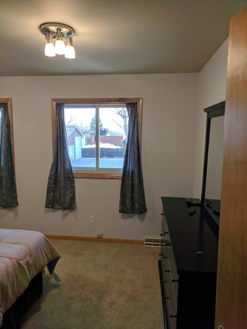 DIA BnB - Mountain View - Private floor - DIA Layover - Great entertainment and bed Vacation rental in Brighton