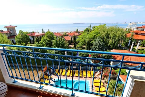 Balcony/Terrace, Pool view, Sea view