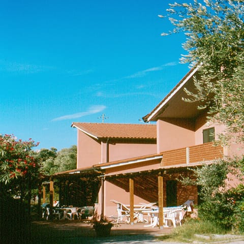 Facade/entrance, Day, Summer, Garden