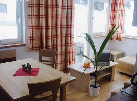 TV and multimedia, Dining area