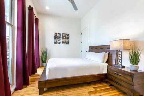 Private 3BR on Carondelet by Hosteeva Condo in Warehouse District