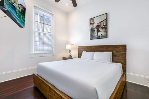 Modern 2BR on Carondelet by Hosteeva Apartment in Warehouse District